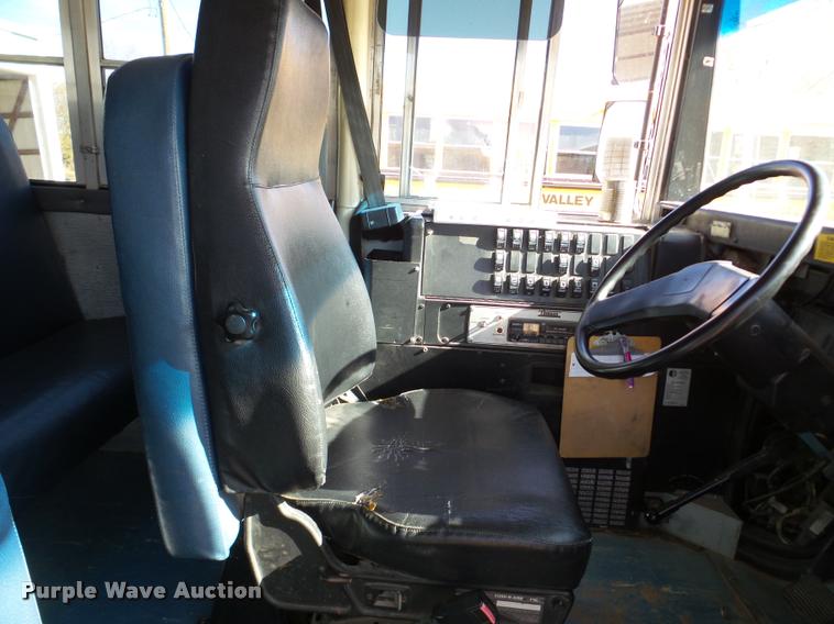 image for item DB5268 1999 International 3800 Thomas school bus