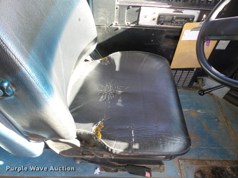 image for item DB5268 1999 International 3800 Thomas school bus