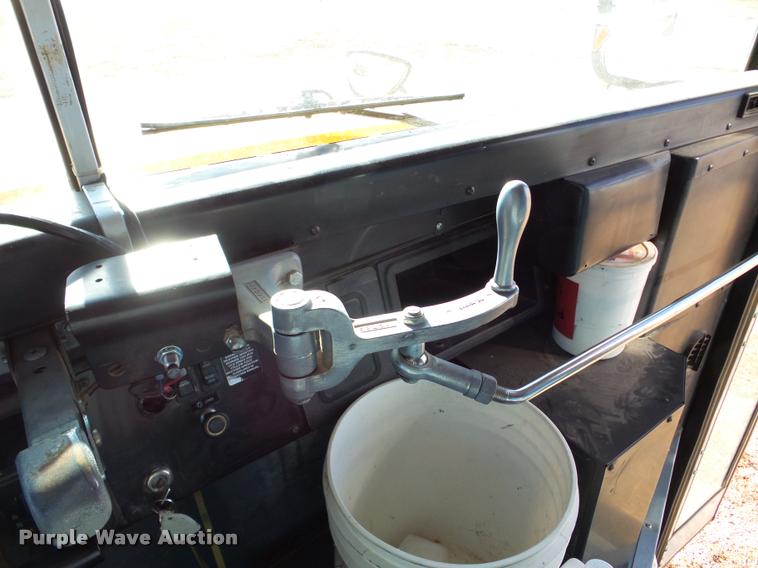 image for item DB5268 1999 International 3800 Thomas school bus