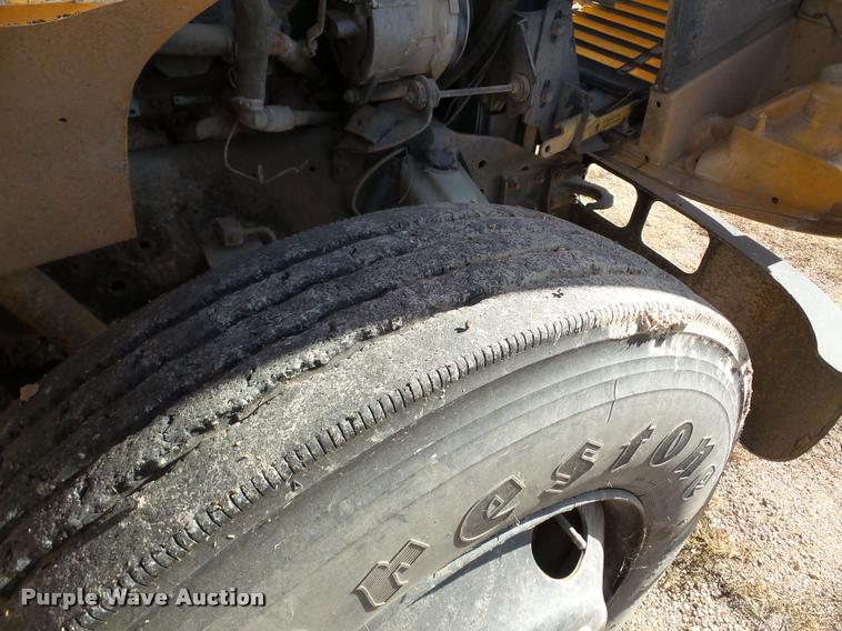 image for item DB5268 1999 International 3800 Thomas school bus