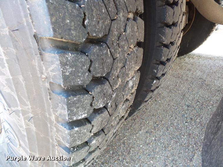 image for item DB5268 1999 International 3800 Thomas school bus