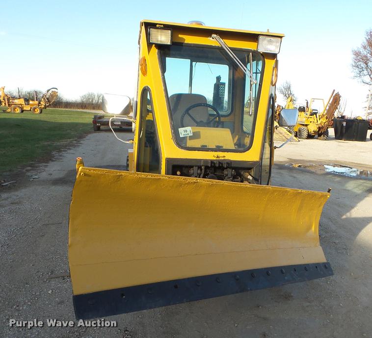 image for item DB5292 Trackless MT municipal tractor