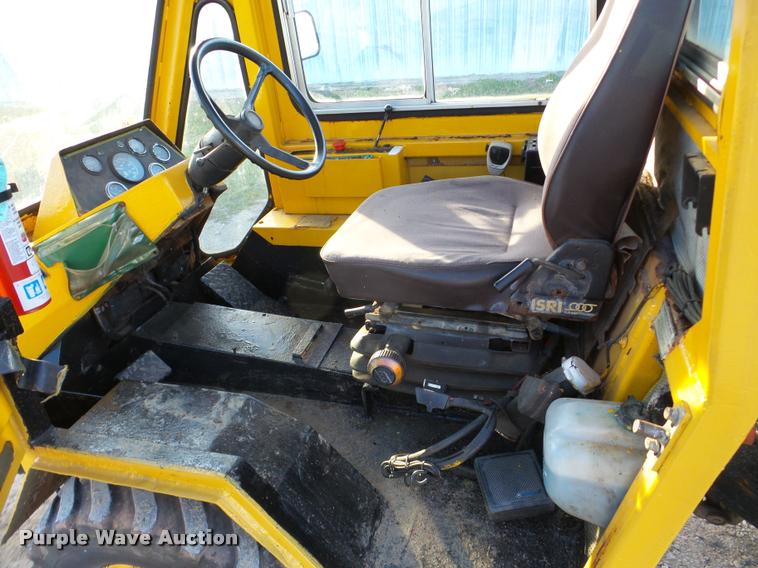 image for item DB5292 Trackless MT municipal tractor