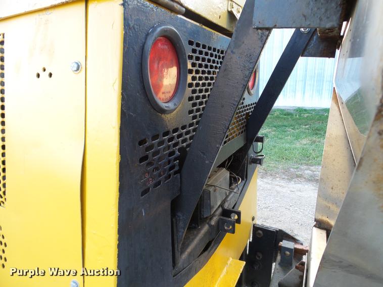 image for item DB5292 Trackless MT municipal tractor