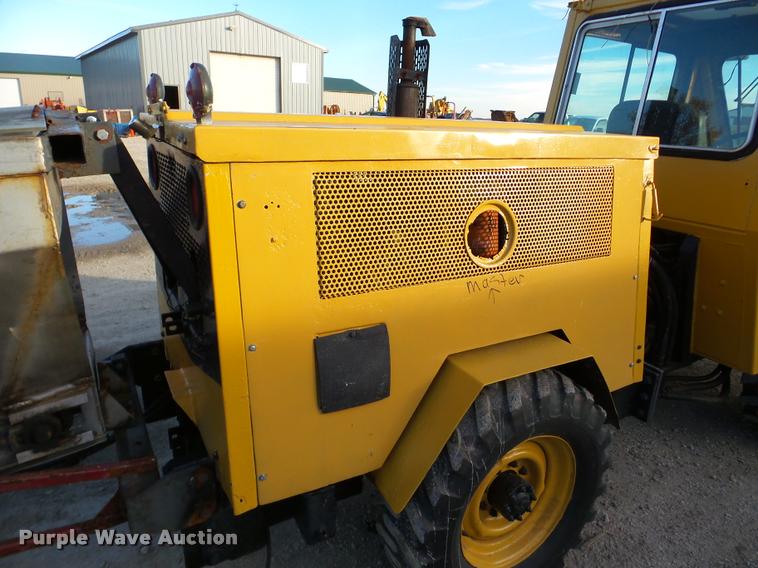 image for item DB5292 Trackless MT municipal tractor
