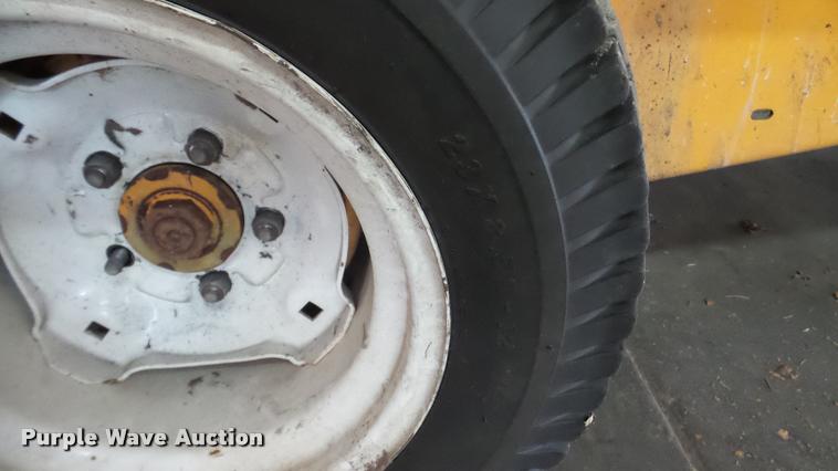 image for item DF9063 Hustler 340 ZTR lawn mower