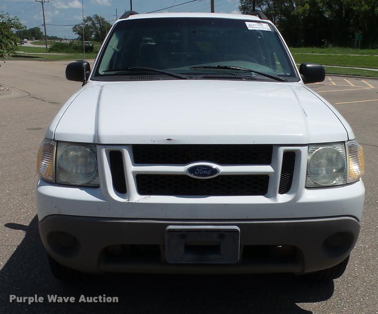 image for item J4825 2003 Ford Explorer Sport Trac XLT SUV