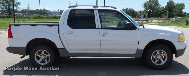 image for item J4825 2003 Ford Explorer Sport Trac XLT SUV