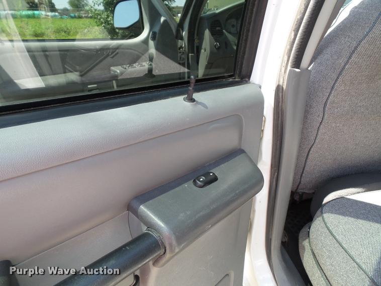 image for item J4825 2003 Ford Explorer Sport Trac XLT SUV