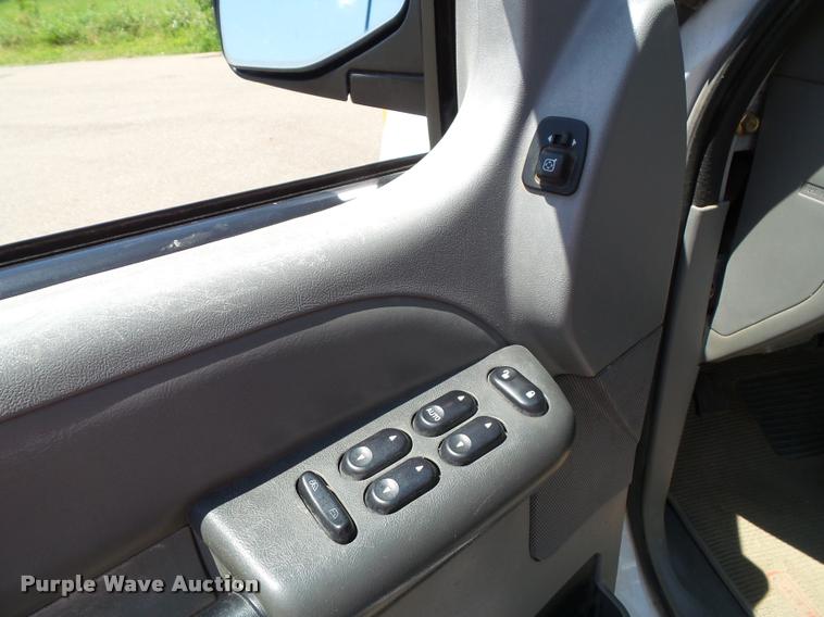 image for item J4825 2003 Ford Explorer Sport Trac XLT SUV