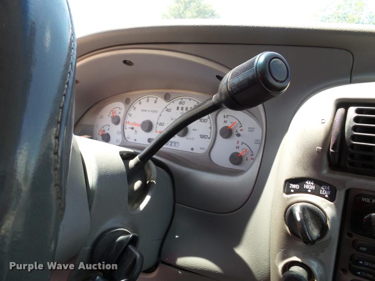 image for item J4825 2003 Ford Explorer Sport Trac XLT SUV