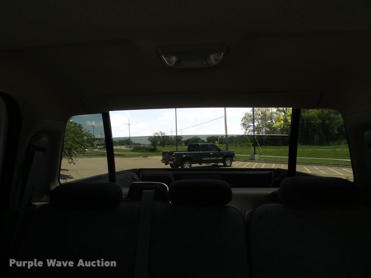 image for item J4825 2003 Ford Explorer Sport Trac XLT SUV