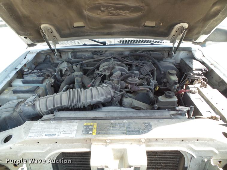 image for item J4825 2003 Ford Explorer Sport Trac XLT SUV