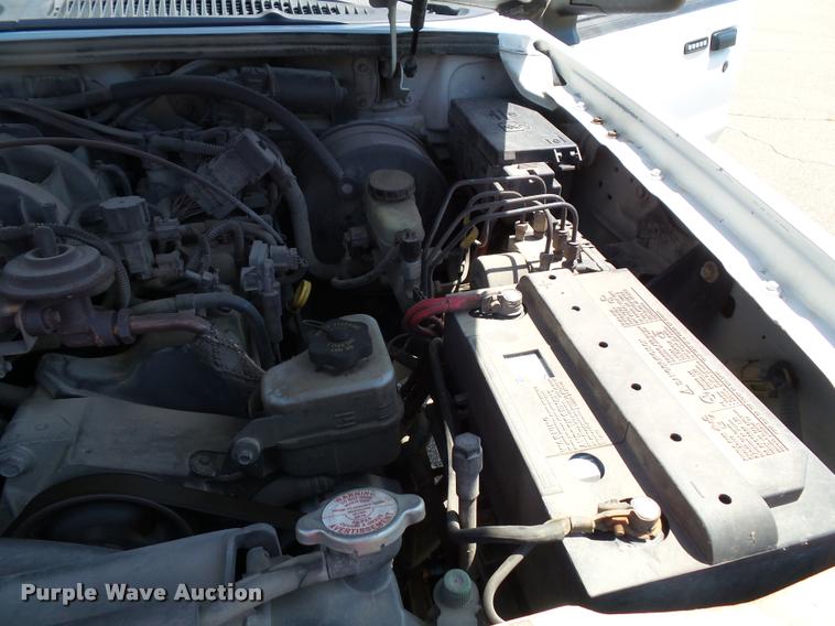 image for item J4825 2003 Ford Explorer Sport Trac XLT SUV