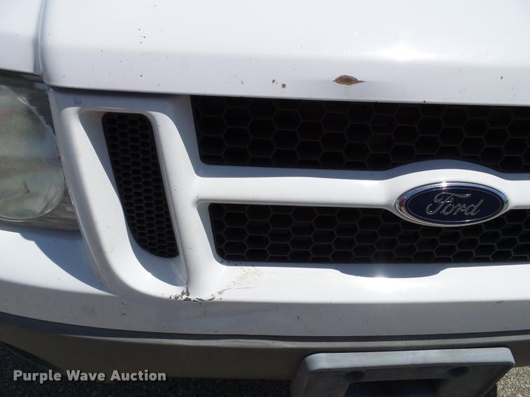 image for item J4825 2003 Ford Explorer Sport Trac XLT SUV