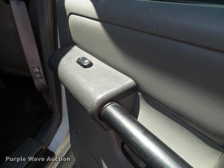 image for item J4825 2003 Ford Explorer Sport Trac XLT SUV