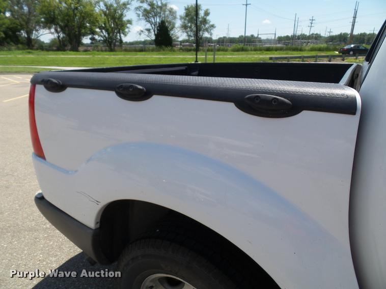 image for item J4825 2003 Ford Explorer Sport Trac XLT SUV