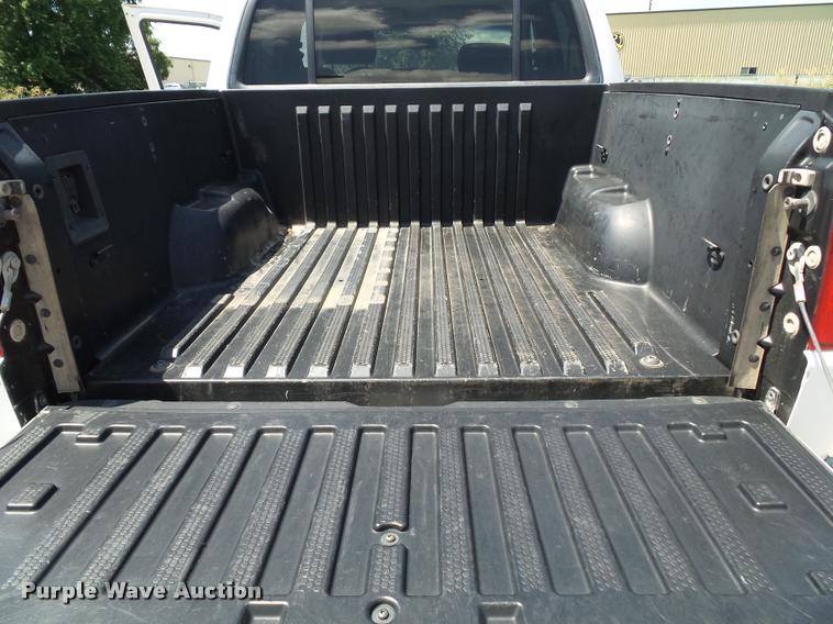 image for item J4825 2003 Ford Explorer Sport Trac XLT SUV