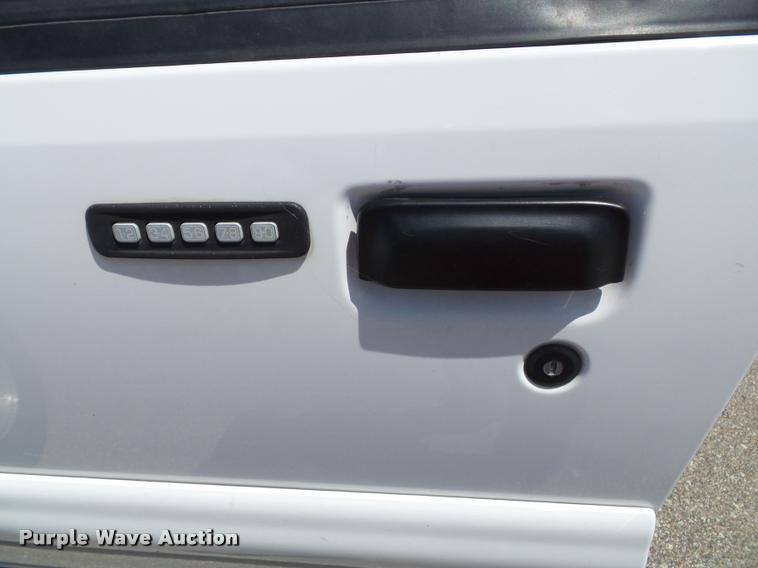 image for item J4825 2003 Ford Explorer Sport Trac XLT SUV