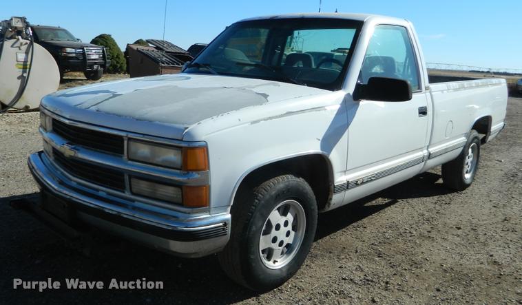 image for item J5033 1995 Chevrolet 1500 pickup truck