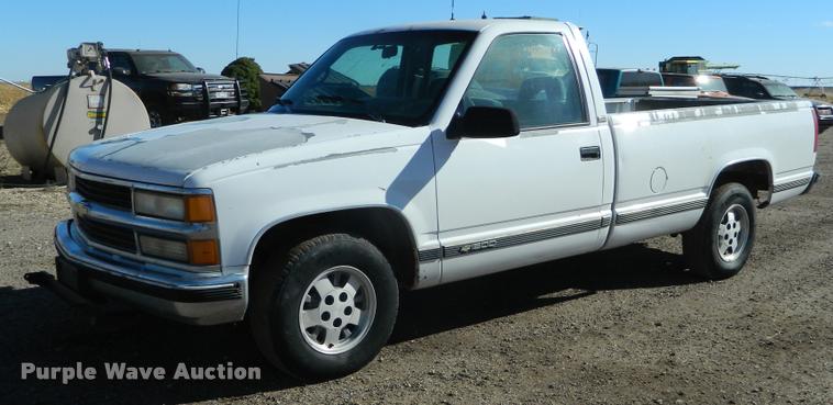 image for item J5033 1995 Chevrolet 1500 pickup truck
