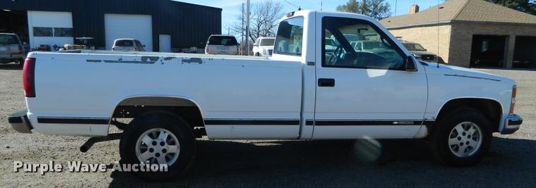 image for item J5033 1995 Chevrolet 1500 pickup truck
