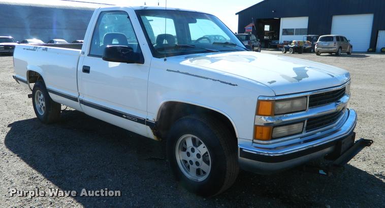 image for item J5033 1995 Chevrolet 1500 pickup truck