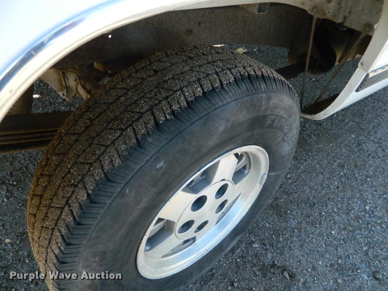 image for item J5033 1995 Chevrolet 1500 pickup truck