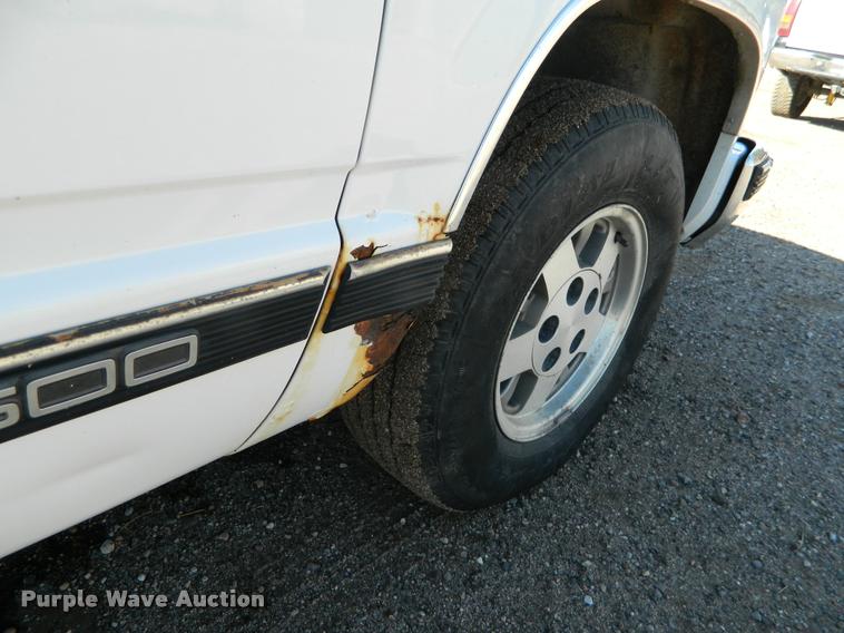 image for item J5033 1995 Chevrolet 1500 pickup truck