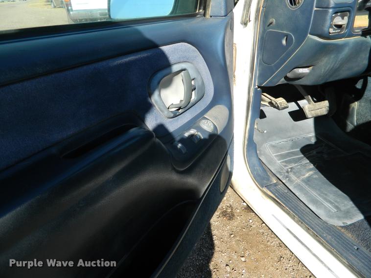 image for item J5033 1995 Chevrolet 1500 pickup truck