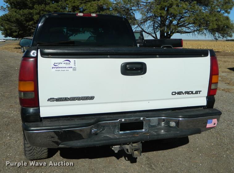 image for item J5034 2000 Chevrolet 1500 Ext. Cab pickup truck