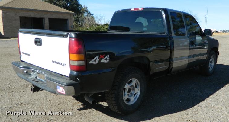 image for item J5034 2000 Chevrolet 1500 Ext. Cab pickup truck