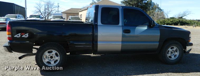 image for item J5034 2000 Chevrolet 1500 Ext. Cab pickup truck