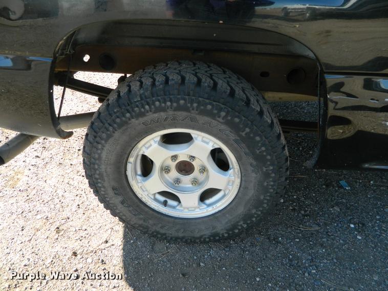 image for item J5034 2000 Chevrolet 1500 Ext. Cab pickup truck