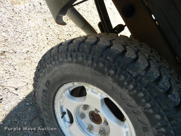 image for item J5034 2000 Chevrolet 1500 Ext. Cab pickup truck