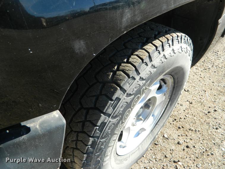 image for item J5034 2000 Chevrolet 1500 Ext. Cab pickup truck