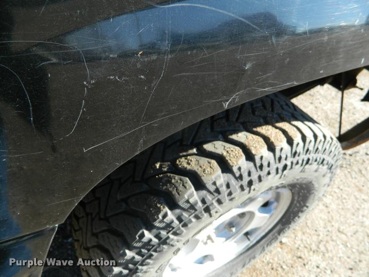 image for item J5034 2000 Chevrolet 1500 Ext. Cab pickup truck