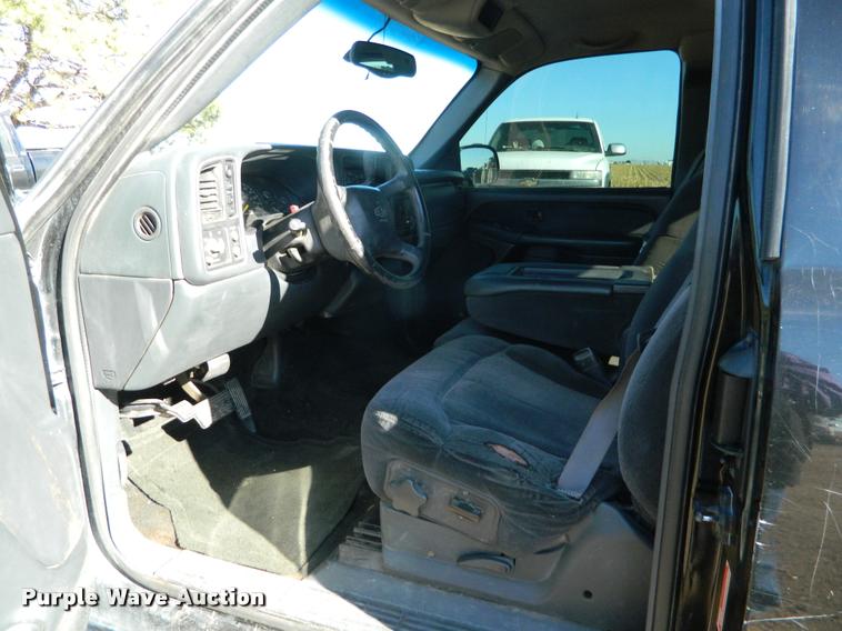 image for item J5034 2000 Chevrolet 1500 Ext. Cab pickup truck