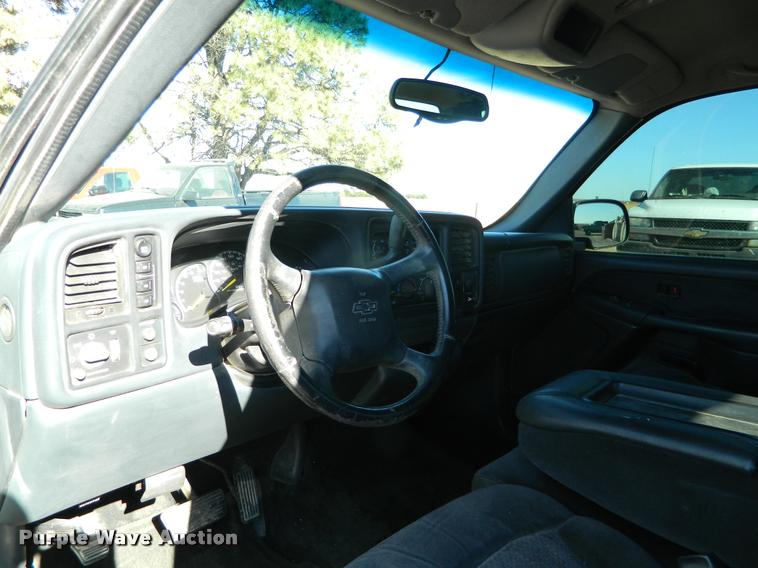 image for item J5034 2000 Chevrolet 1500 Ext. Cab pickup truck