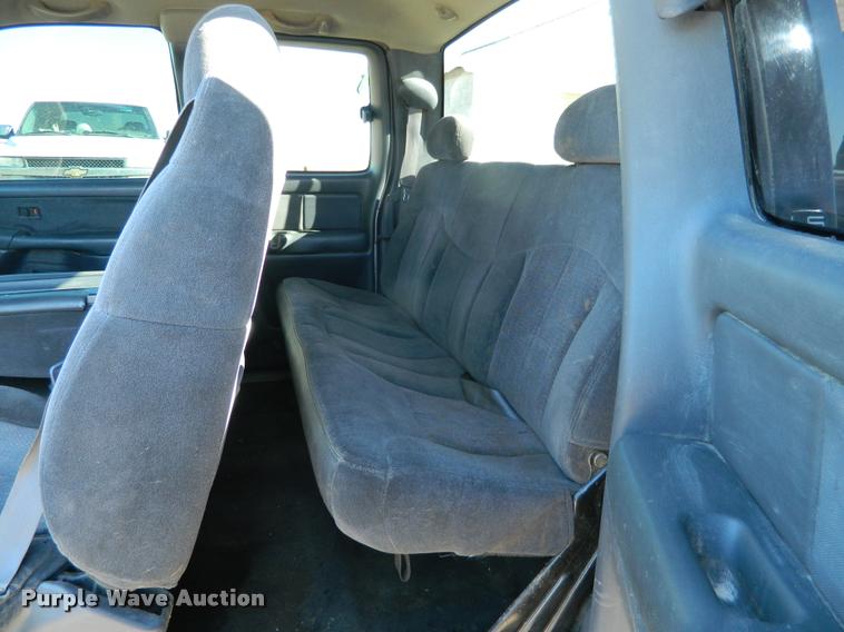 image for item J5034 2000 Chevrolet 1500 Ext. Cab pickup truck