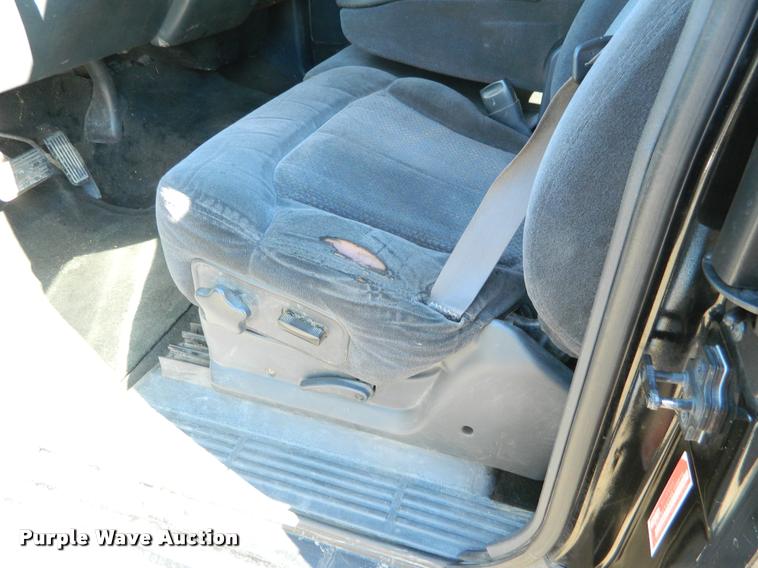 image for item J5034 2000 Chevrolet 1500 Ext. Cab pickup truck