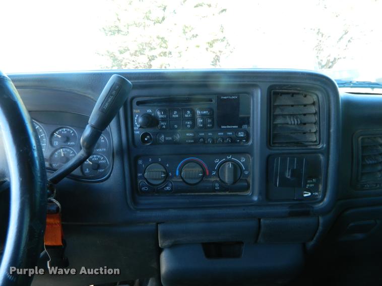 image for item J5034 2000 Chevrolet 1500 Ext. Cab pickup truck