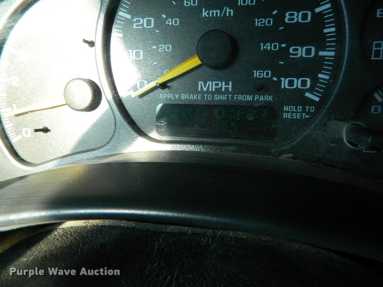 image for item J5034 2000 Chevrolet 1500 Ext. Cab pickup truck