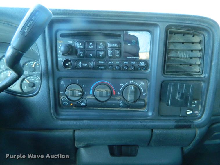 image for item J5034 2000 Chevrolet 1500 Ext. Cab pickup truck