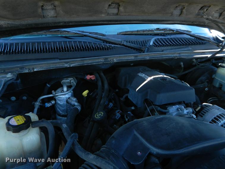 image for item J5034 2000 Chevrolet 1500 Ext. Cab pickup truck