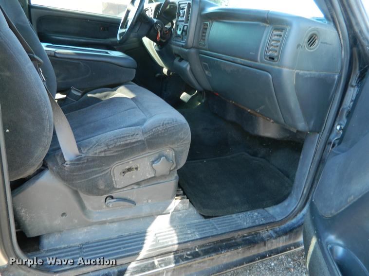 image for item J5034 2000 Chevrolet 1500 Ext. Cab pickup truck