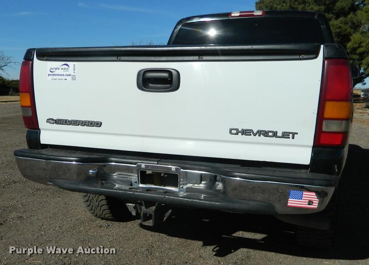 image for item J5034 2000 Chevrolet 1500 Ext. Cab pickup truck