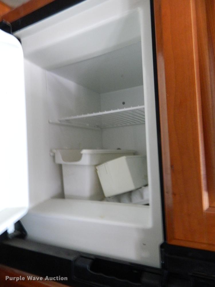 image for item J5035 2004 Monaco Dynasty Princess RV