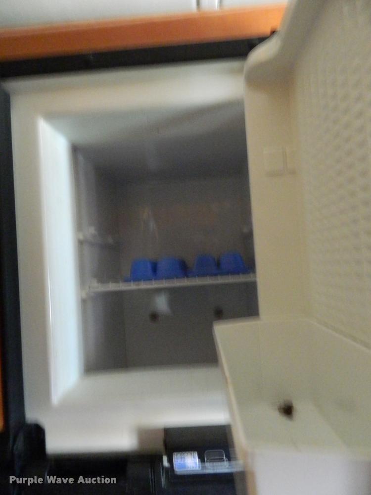 image for item J5035 2004 Monaco Dynasty Princess RV