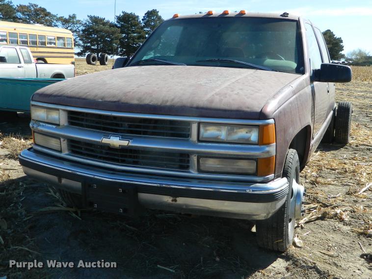 image for item J5039 1997 Chevrolet 3500 Crew Cab pickup truck